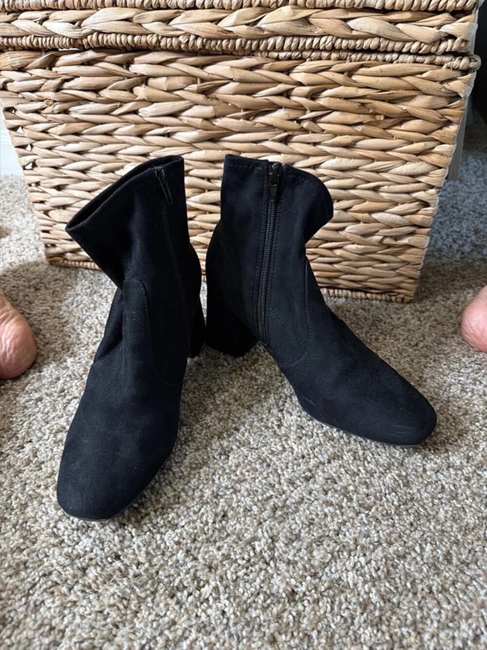 Kelly and Katie faux suede 7.5 ankle boots EUC 376